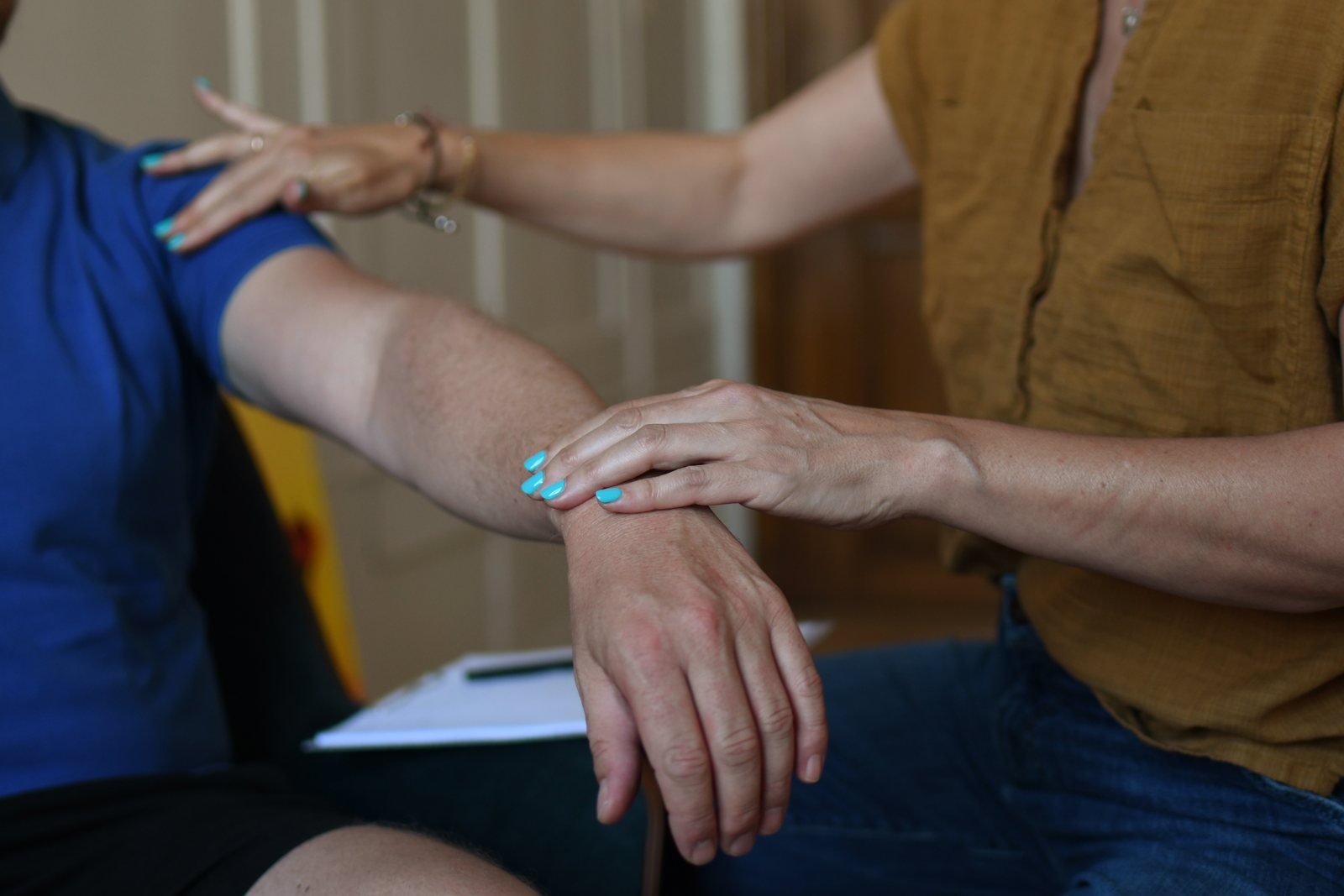 Kinesiologischer Muskeltest am Arm